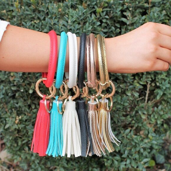 NWOT Lot of 6 Key Ring Bracelets - Picture 1 of 4